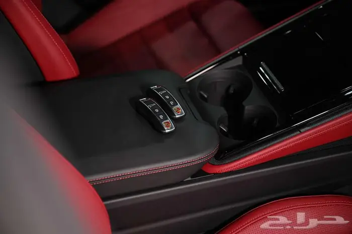 شركة البريمي لسيارات بورش Panamera 11