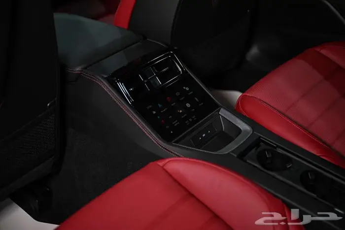 شركة البريمي لسيارات بورش Panamera 5