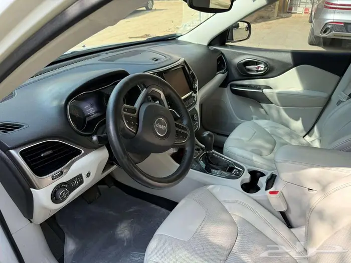 جيب شيروكي ليمتد موديل 2019 نظيف 4