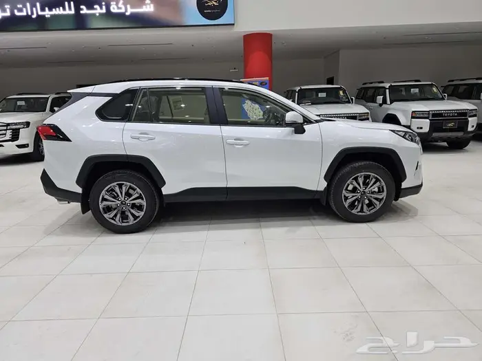 تويوتا راف 4موديل 2025 XLE 5