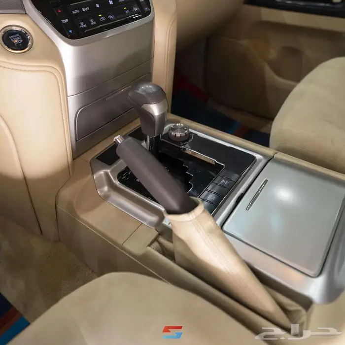 تويوتا لاندكروزر GXR V8 موديل 2016 12