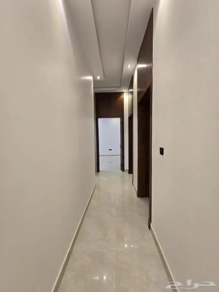ادوار فاخره للبيع الرياض حي ريبال 8