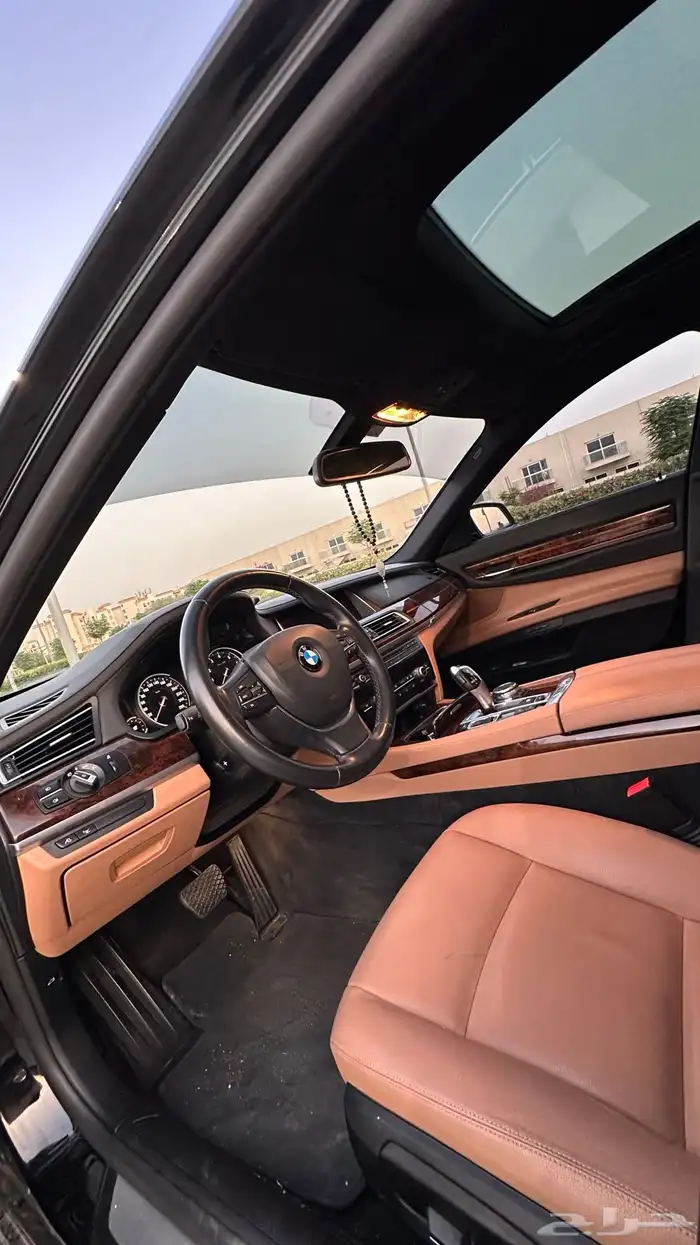 BMW 730 LI Gcc. 2015. 2 key. 125000 km. full option 8