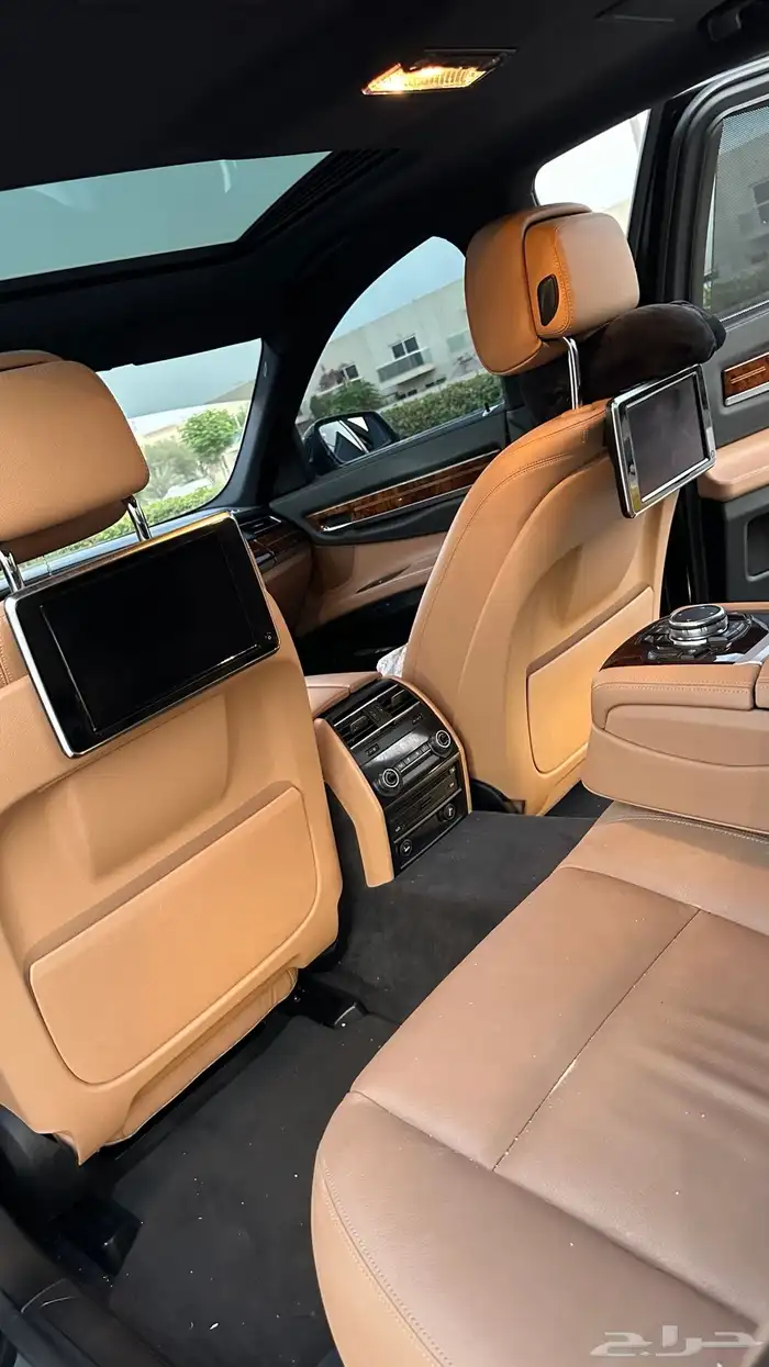 BMW 730 LI Gcc. 2015. 2 key. 125000 km. full option 7