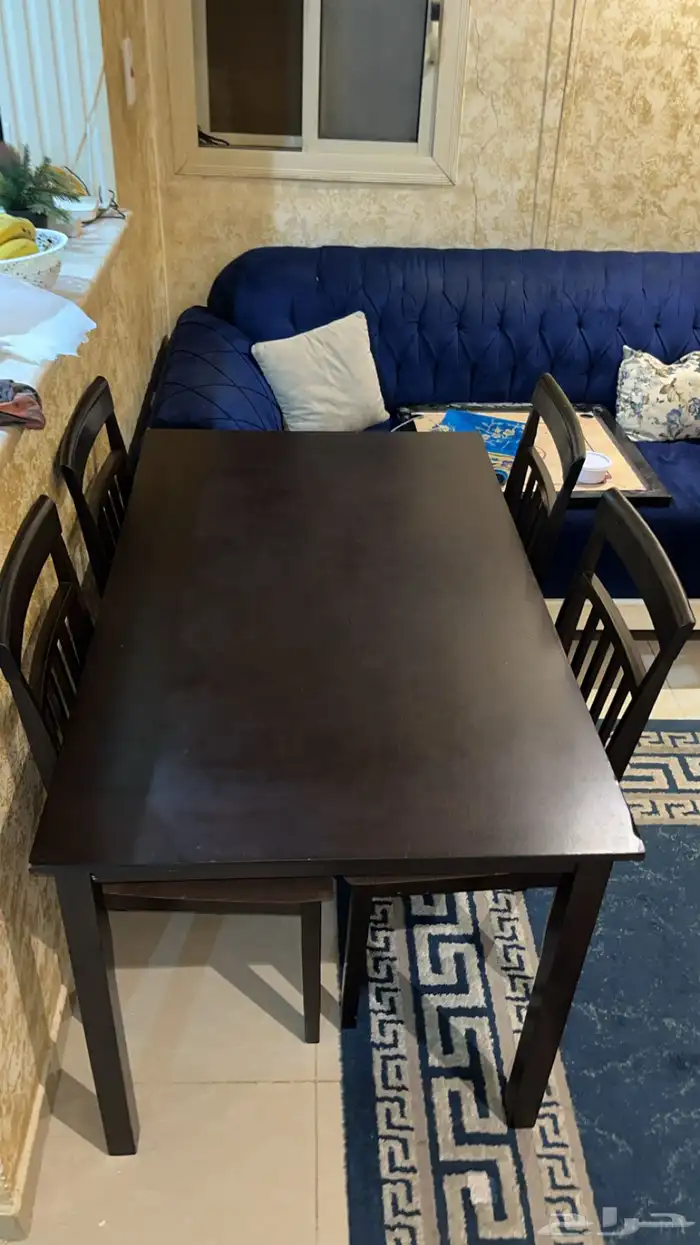 طاولة نظيفه جدا وجديده مع 4 كراسي 3