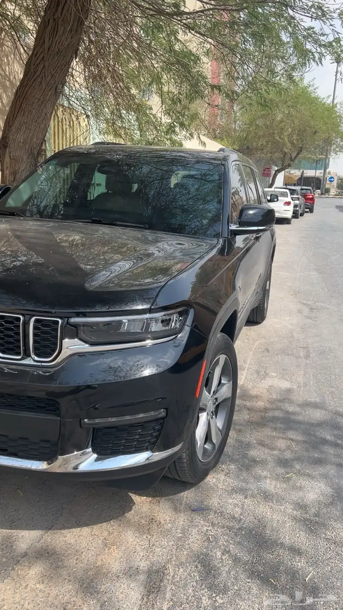 جراند شيروكي لمتد مخزن 2022 ممشى 61 الف 7مقاعد 1