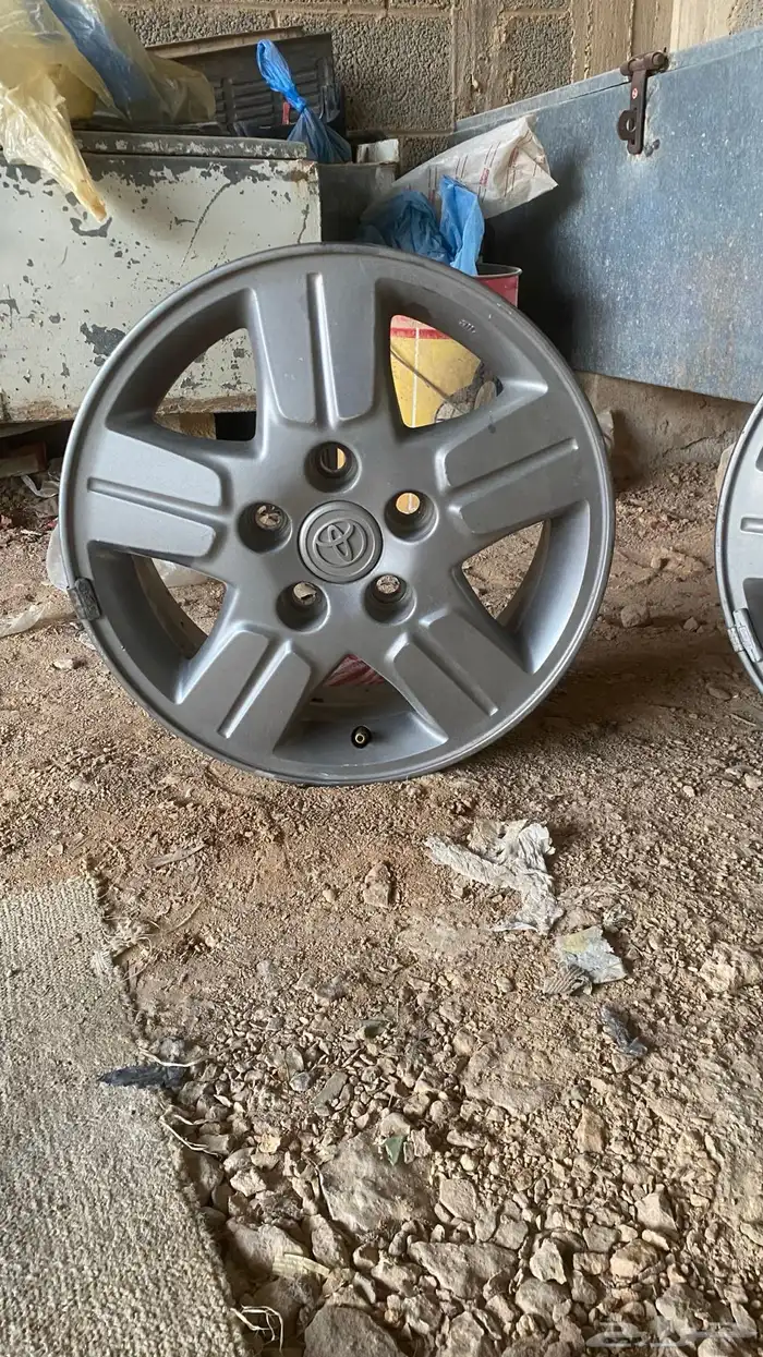 للبيع للبيع جنوط نجمه اصلي مع صواميل ( هيلوكس ) 1