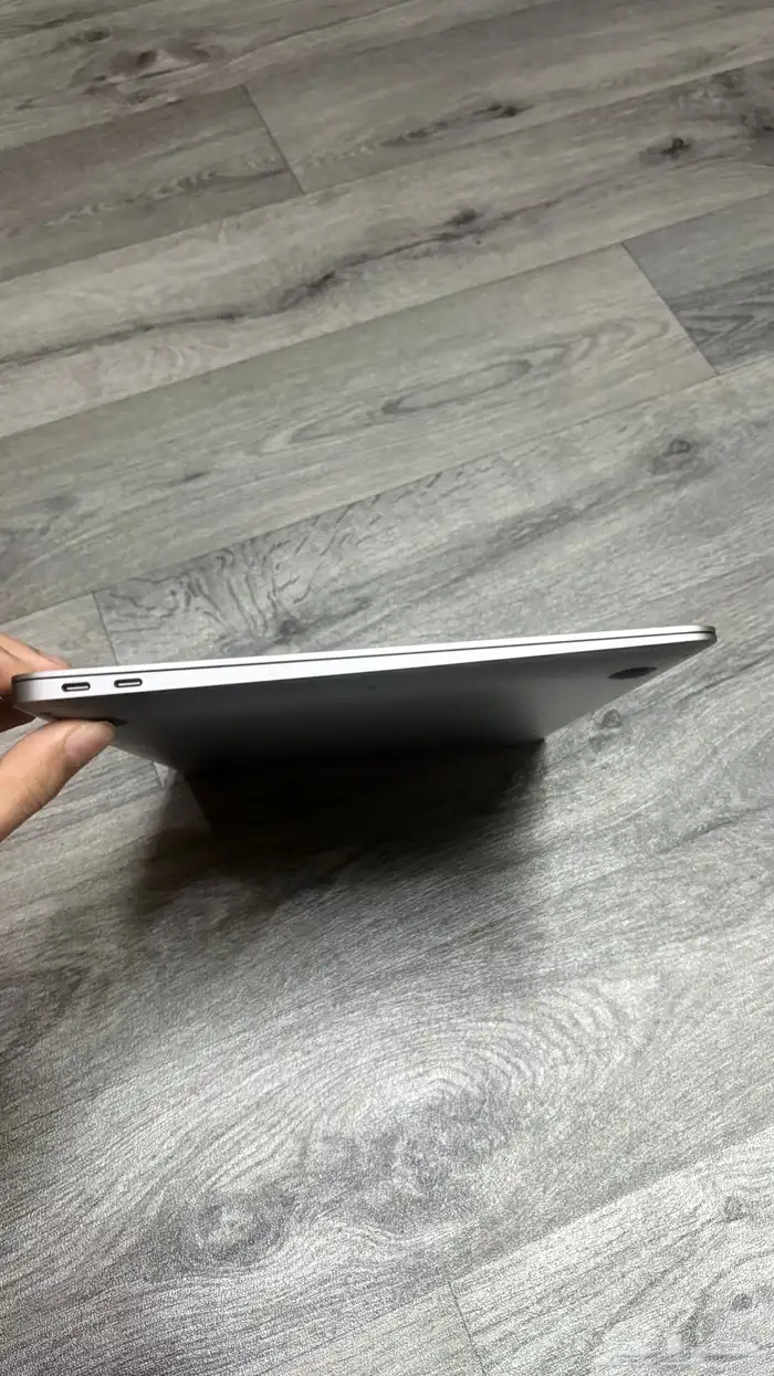 ماك بوك 1