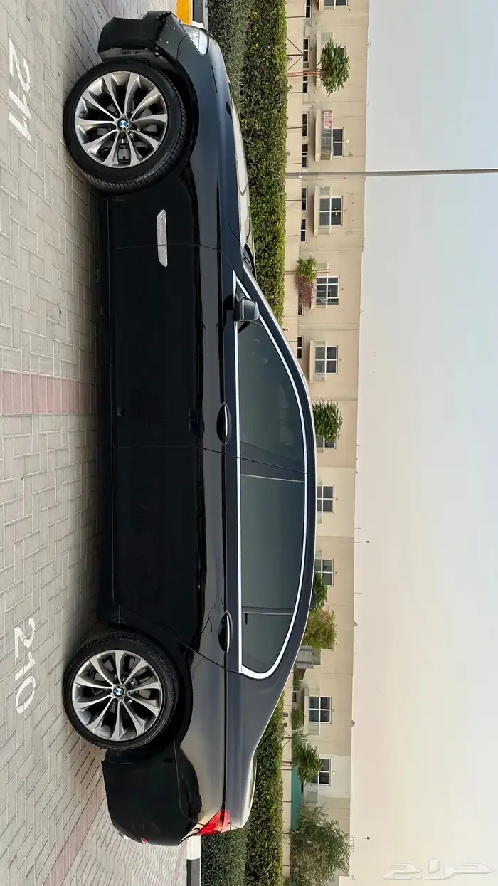 BMW 730 LI Gcc. 2015. 2 key. 125000 km. full option 3
