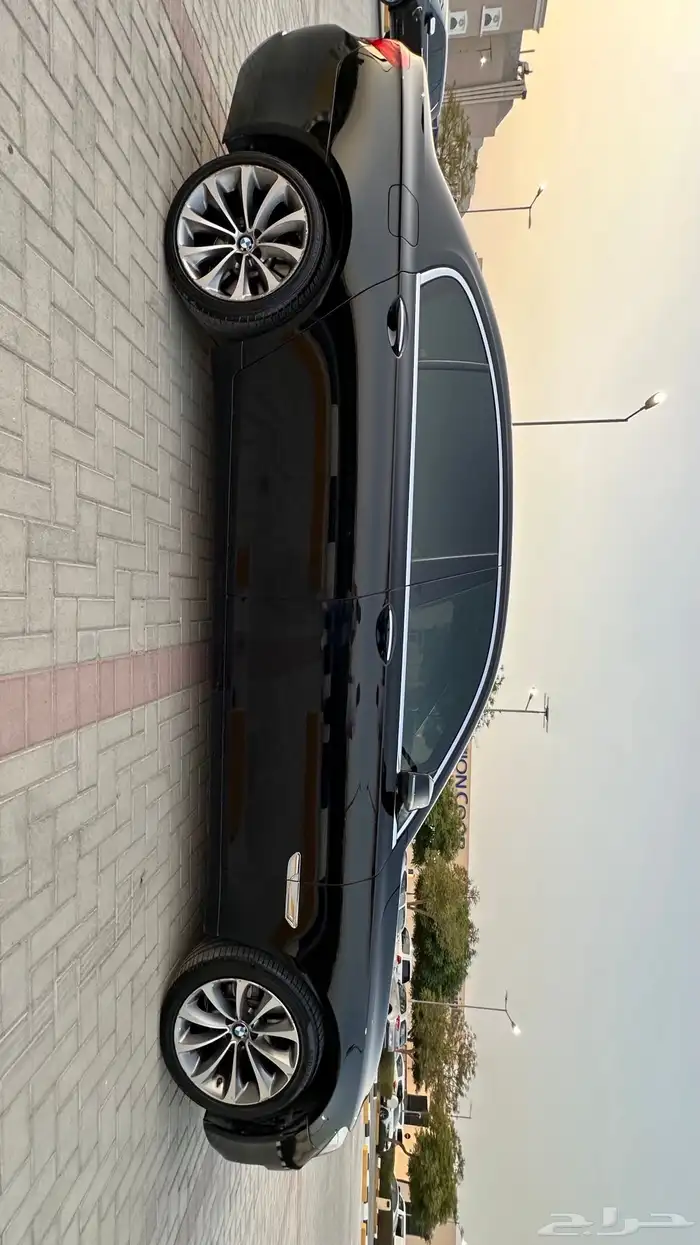 BMW 730 LI Gcc. 2015. 2 key. 125000 km. full option 4