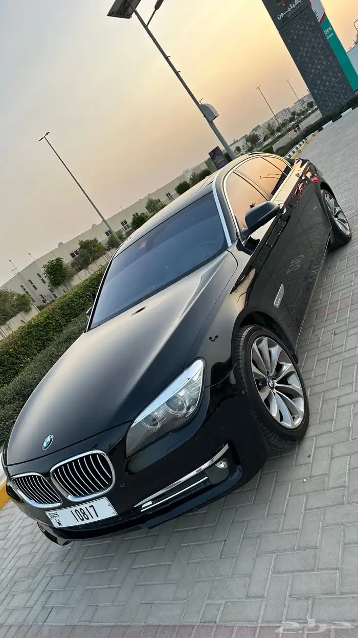 BMW 730 LI Gcc. 2015. 2 key. 125000 km. full option 1