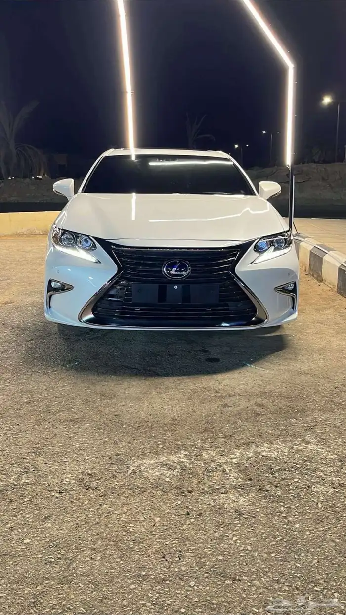 لكزس 2018 اي اس 250 بيضاء 3