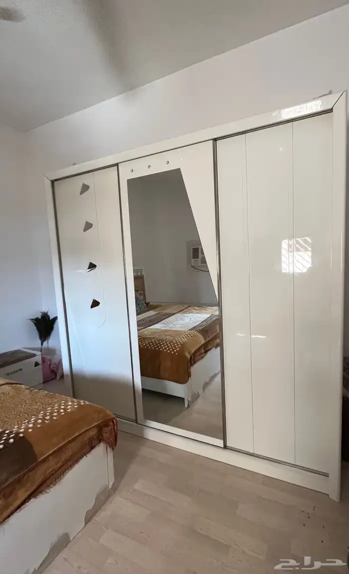 غرفة نوم للبيع ومكيف شباك طن ونص 1