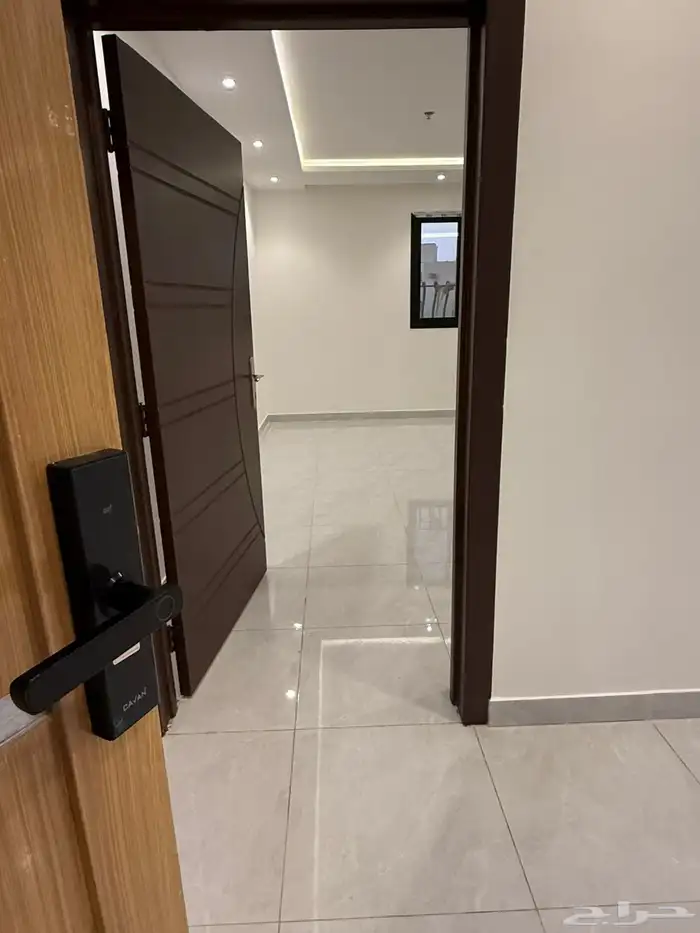 شفة للإيجار في حي الرمال 6