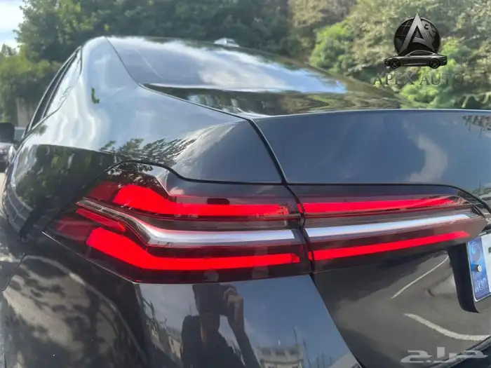 عرض حصري BMW 520 i mKit 2025 داخلي اوف وايت كرستال 10