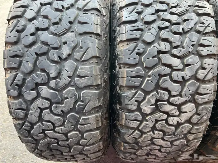 جنوط ميثود 6 مسمار مع كفرات ودواي نص حجري مقاس 285 70 17 12