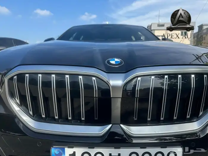 عرض حصري BMW 520 i mKit 2025 داخلي اوف وايت كرستال 9