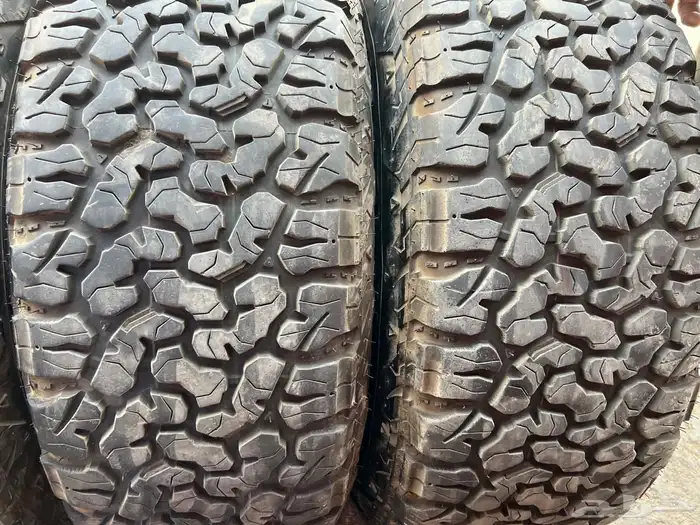 جنوط ميثود 6 مسمار مع كفرات ودواي نص حجري مقاس 285 70 17 9