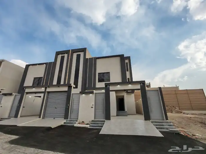 للبيع دور ارضي بحوش مدخل سيارة بسعر 550 الف بالخميس 1