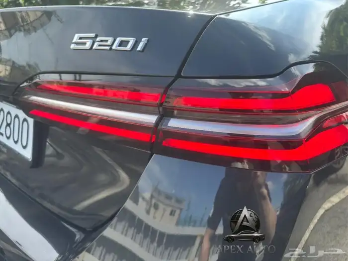 عرض حصري BMW 520 i mKit 2025 داخلي اوف وايت كرستال 7