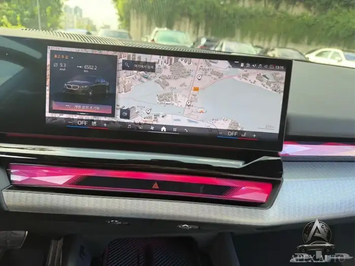 عرض حصري BMW 520 i mKit 2025 داخلي اوف وايت كرستال 24