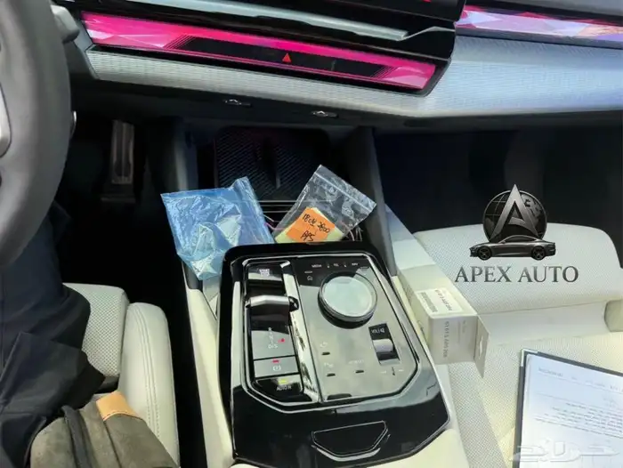 عرض حصري BMW 520 i mKit 2025 داخلي اوف وايت كرستال 15