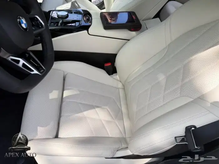 عرض حصري BMW 520 i mKit 2025 داخلي اوف وايت كرستال 17