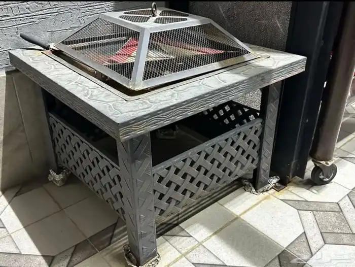 جلسة خارجية مع طاولات 4