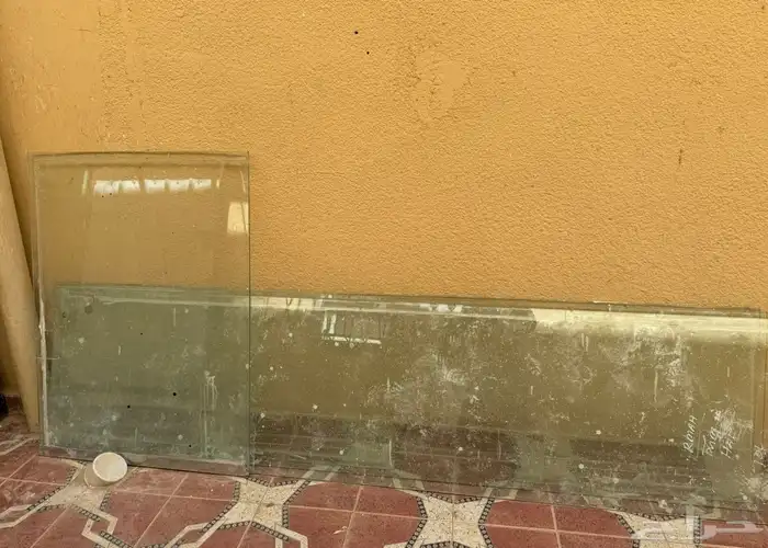 مرابيع وخشب بناء وزجاج سكريت 0