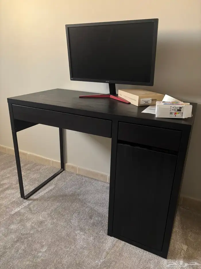 مكتب نظيف من ايكيا تصلح لكل شي 0