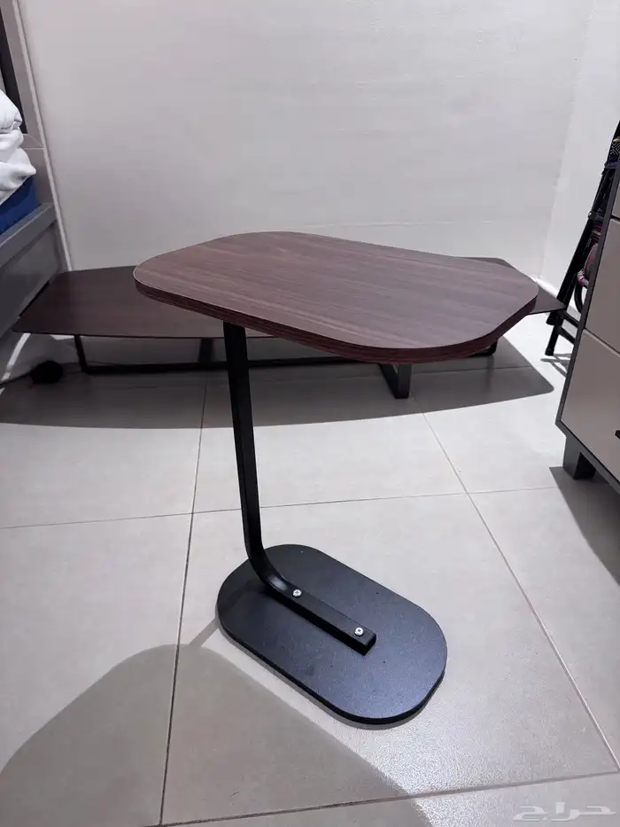 للبيع طاوله كبيره   طاولة خدمة نظيفة 5