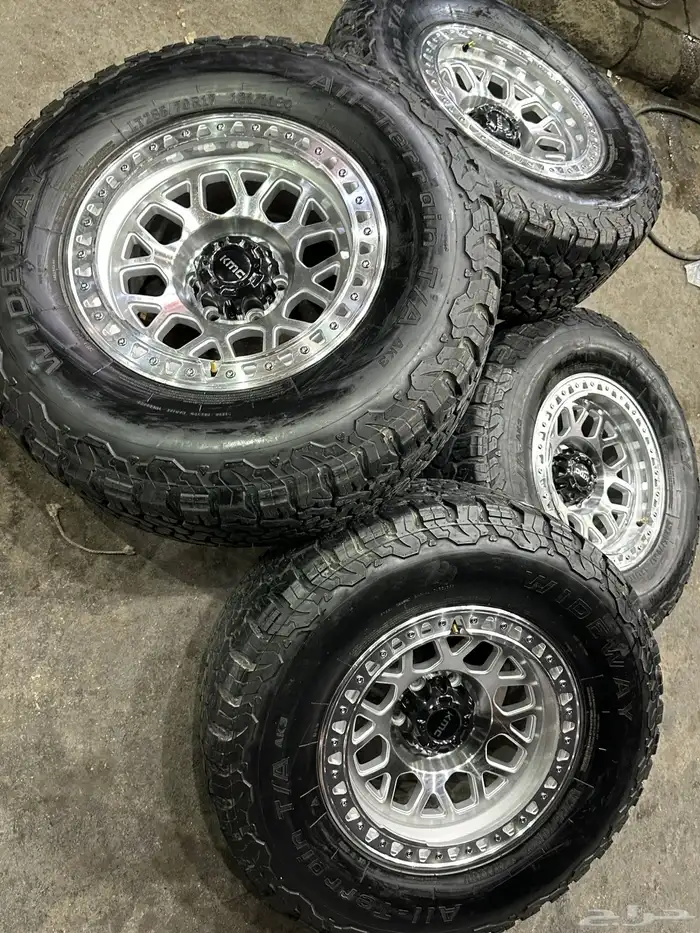 جنوط كي ام سي 6 مسمار فرد f150 مع كفرات نص حجري مقاس17 23