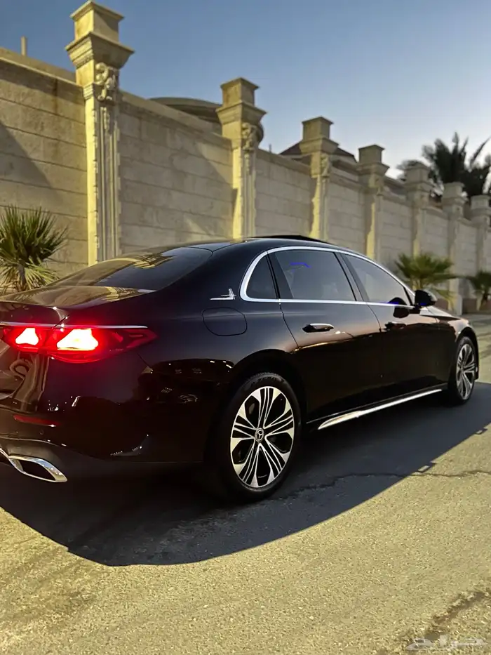 مرسيدس E300L لارج 2024 قمة النظافة مالك اول بحالة الوكالة 16