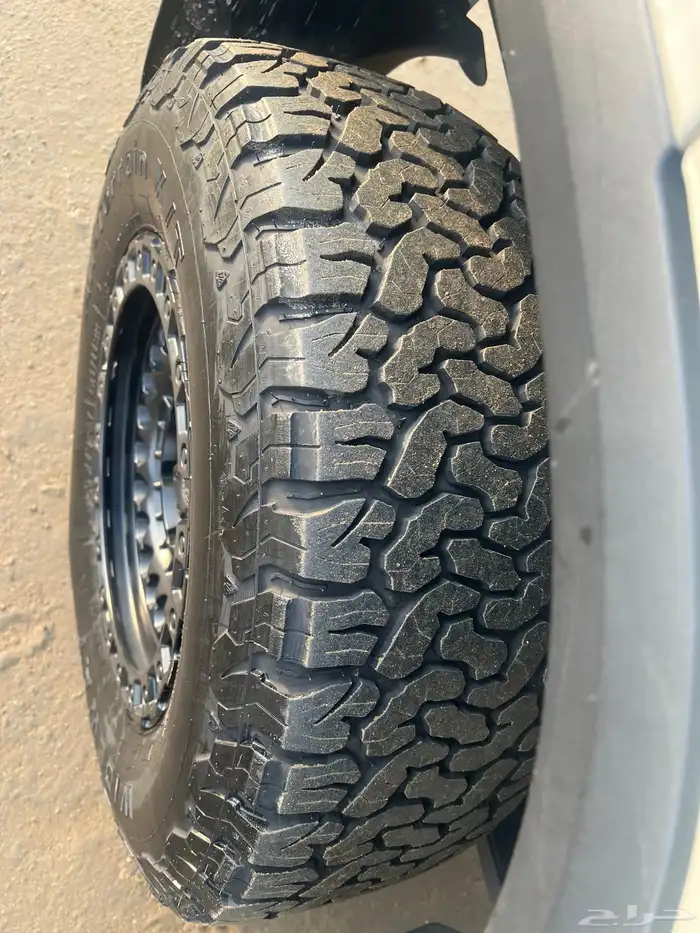 wideway 4 tiers with rhino rim 4months used only وأيد وأي 4 1