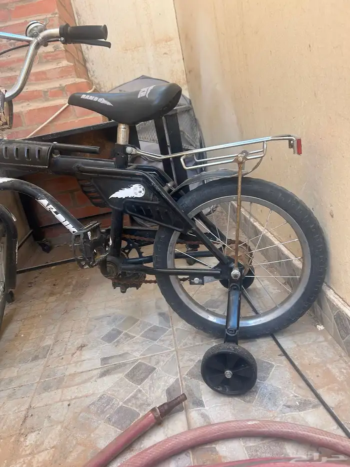 سيكل اطفال لااعرف حجمة يبلة رمان فقط والبيع سمح 0