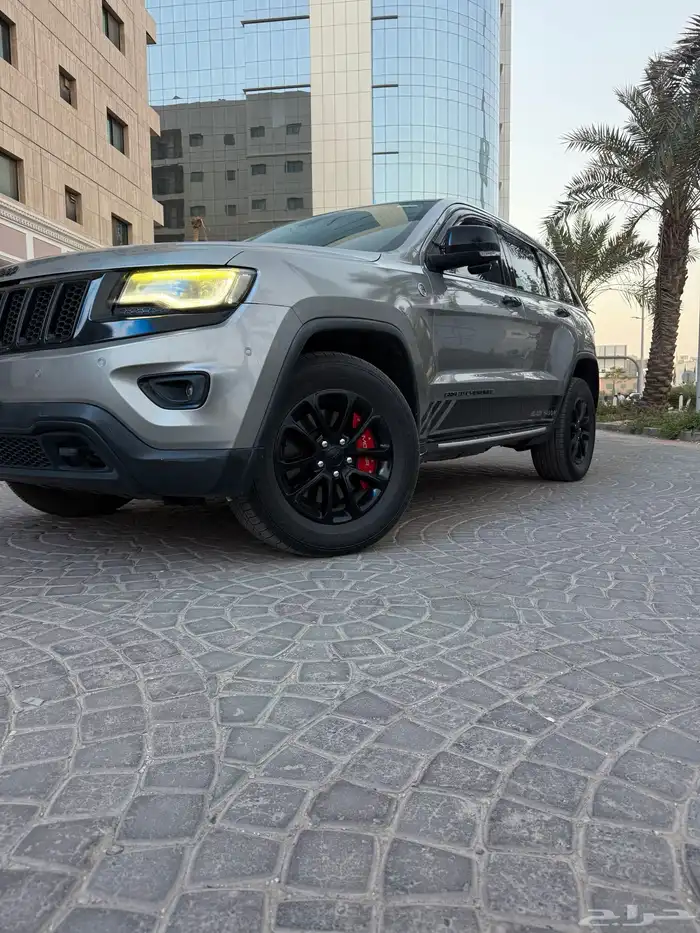 جيب قراند شيريوكي لاريدر 32