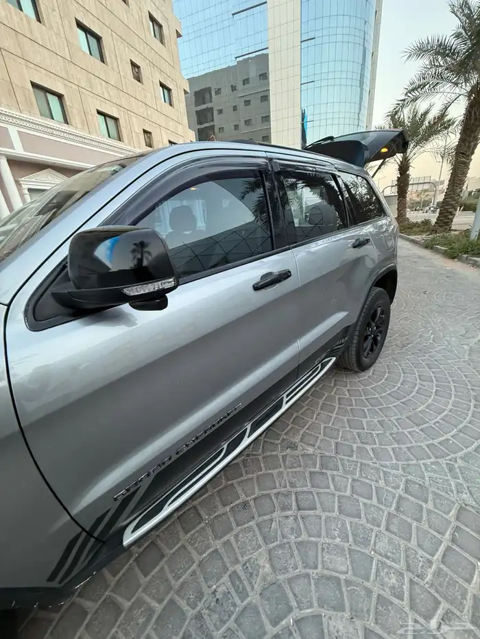 جيب قراند شيريوكي لاريدر 27