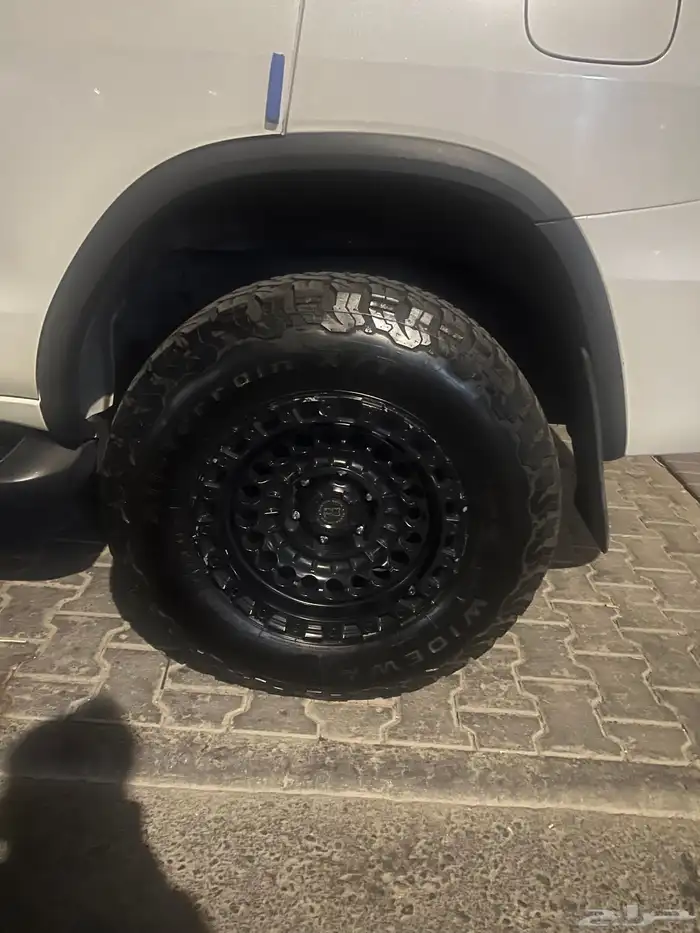 wideway 4 tiers with rhino rim 4months used only وأيد وأي 4 5