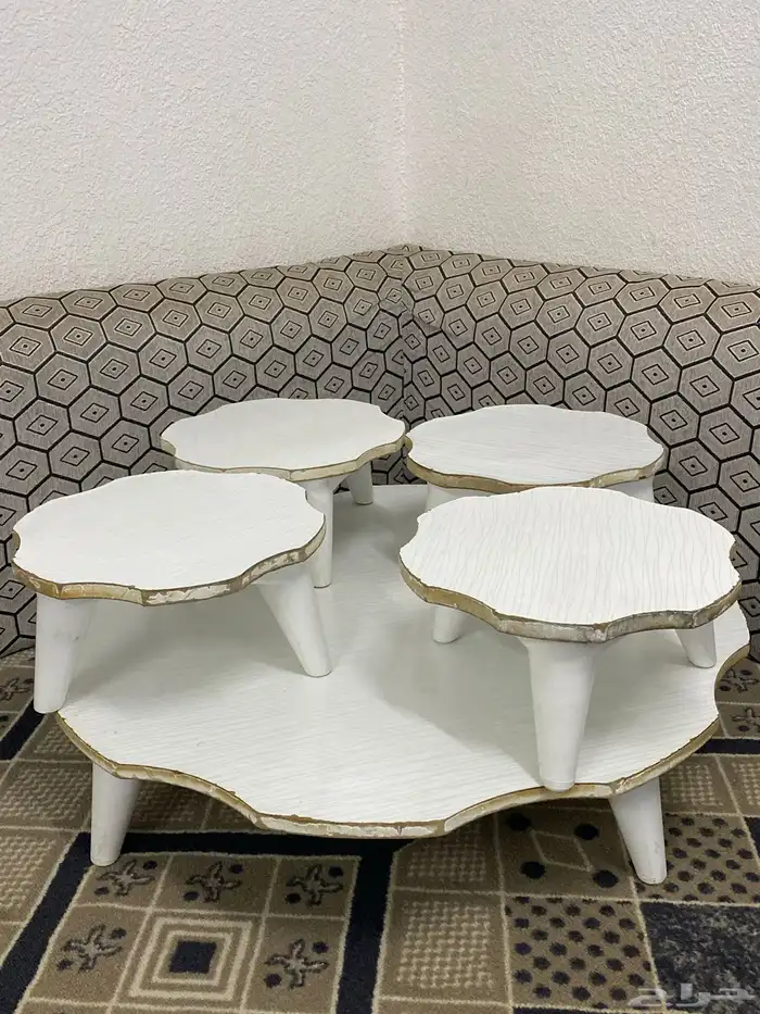 طاوله. مع. اربع حبات صغار 0