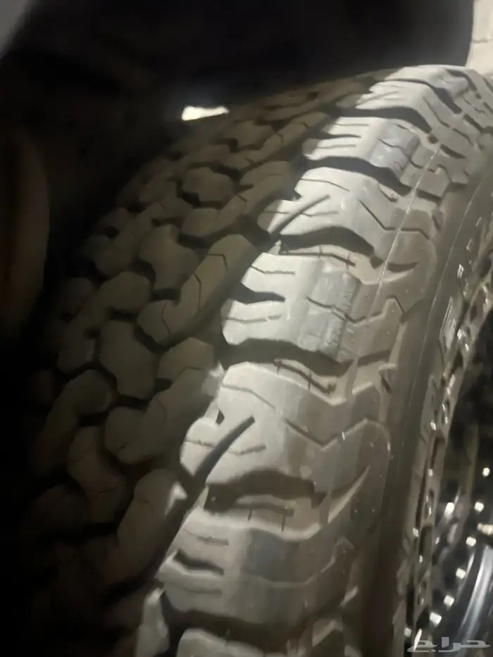 wideway 4 tiers with rhino rim 4months used only وأيد وأي 4 4