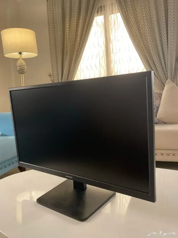 شاشه سامسونج جديده معها كتلوجها ولا مرا استخدمتها 0