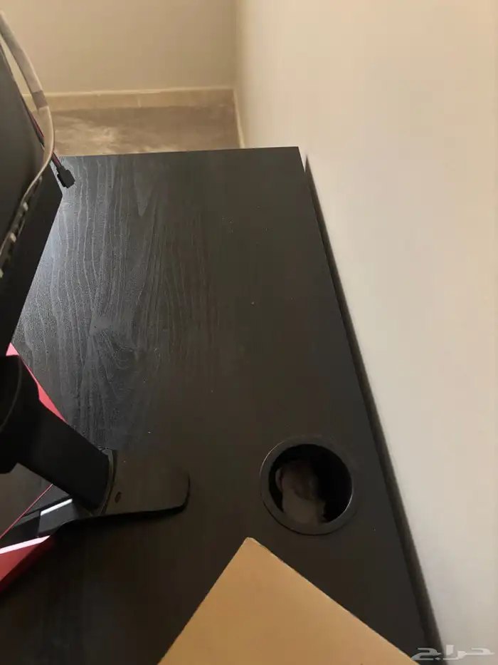 مكتب نظيف من ايكيا تصلح لكل شي 3