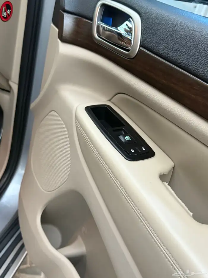 جيب قراند شيريوكي لاريدر 17