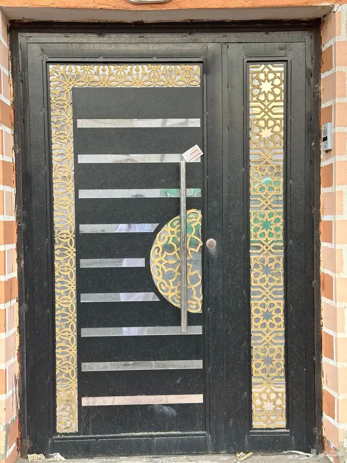 ابواب حديد نظيفه للبيع 0