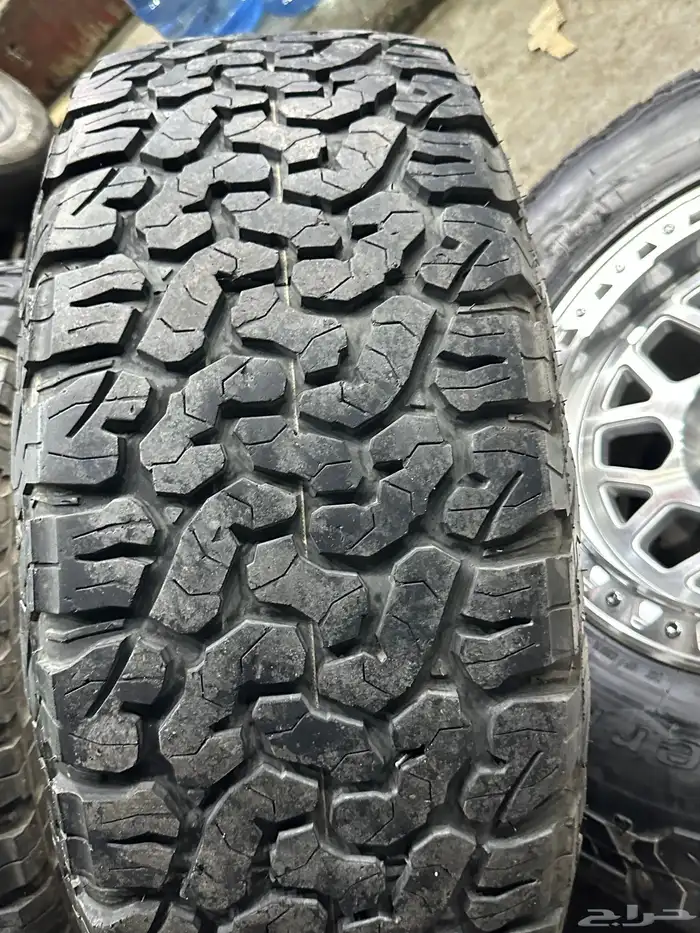 جنوط كي ام سي 6 مسمار فرد f150 مع كفرات نص حجري مقاس17 31