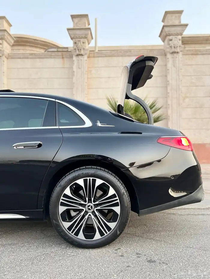 مرسيدس E300L لارج 2024 قمة النظافة مالك اول بحالة الوكالة 53