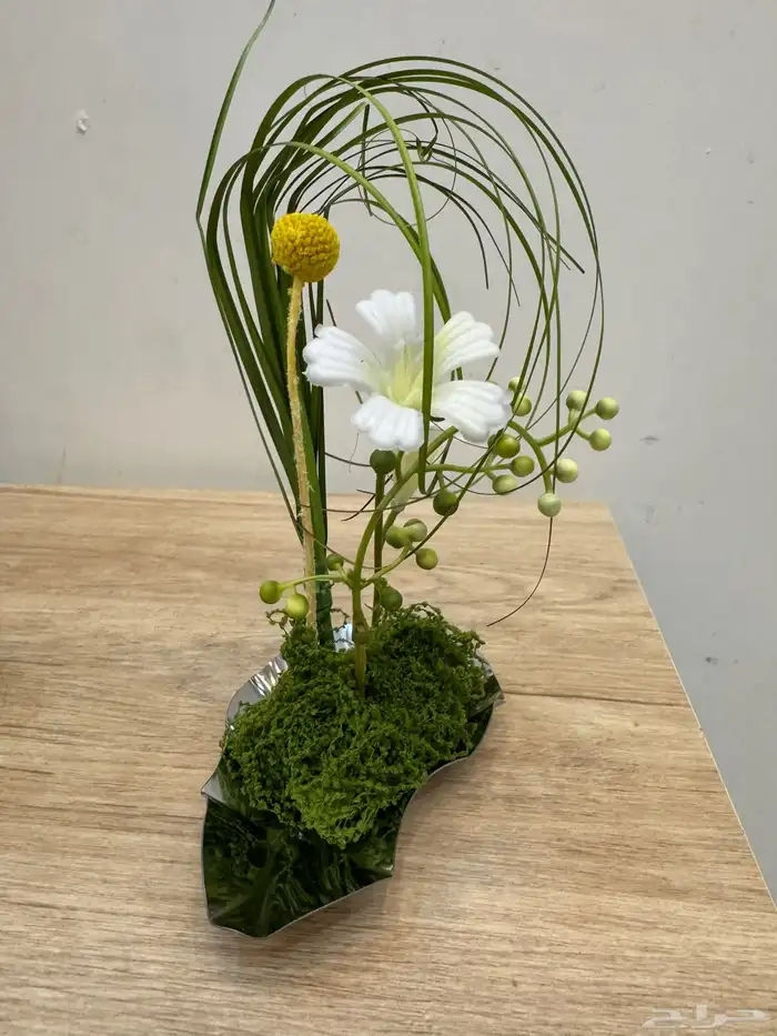 تنسيق فازات طاولات خدمة بالورد الصناعي 2