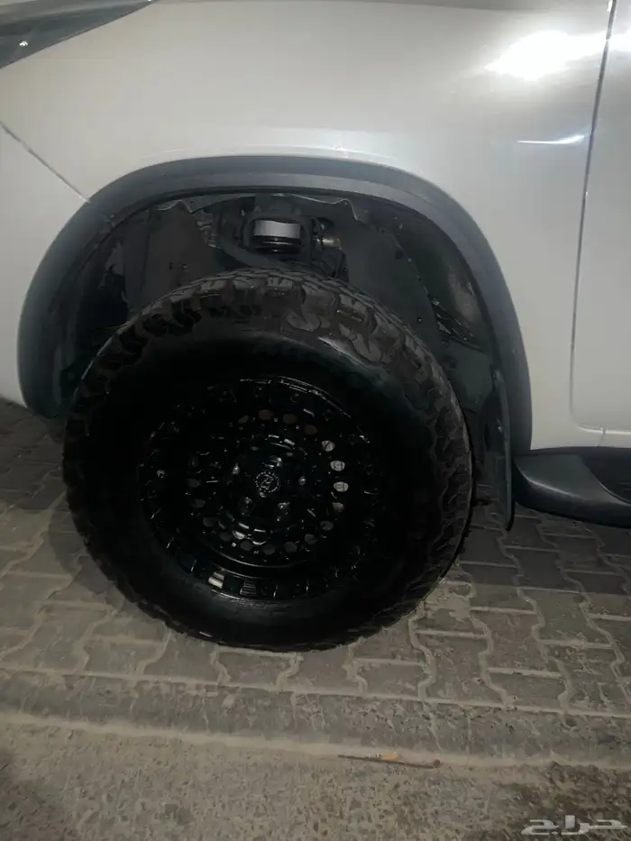 wideway 4 tiers with rhino rim 4months used only وأيد وأي 4 3