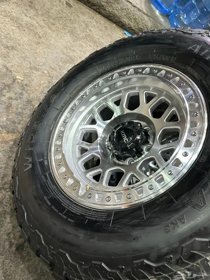 جنوط كي ام سي 6 مسمار فرد f150 مع كفرات نص حجري مقاس17 29