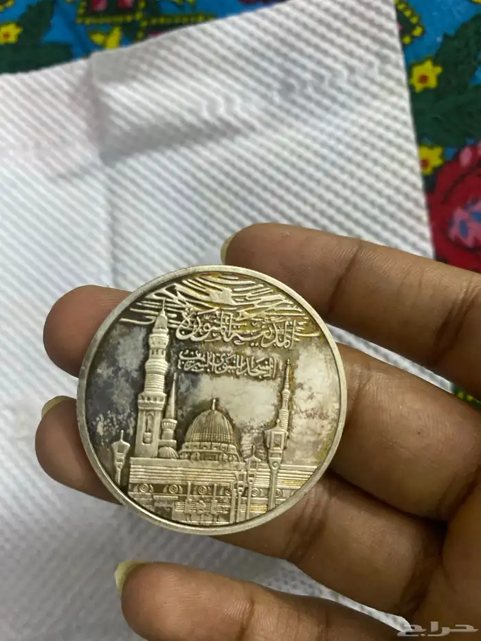 عمله ريال الأولى المملكه صدرت في عهد الملك عبدالعزيز . 2